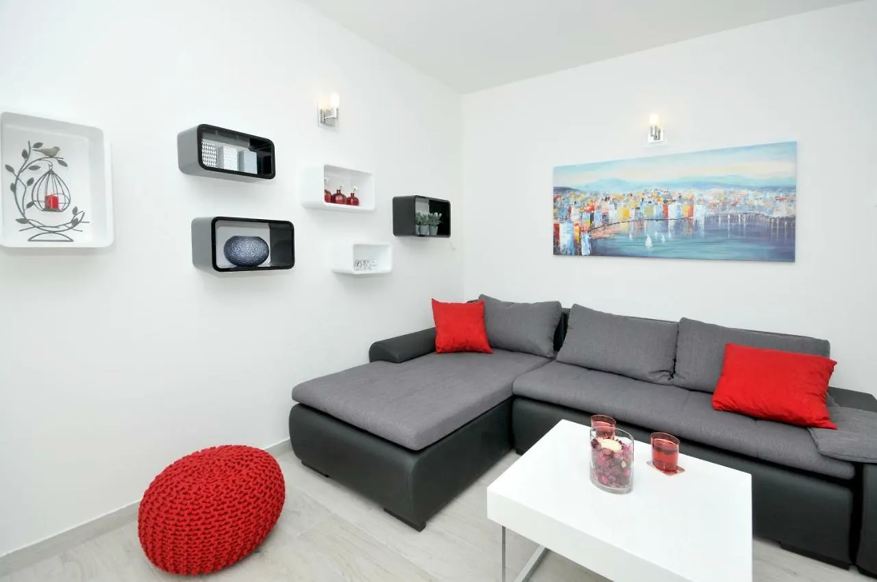 Apartments Town Trogir 0*,